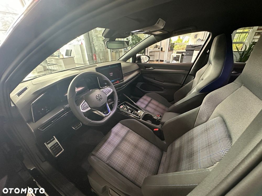 Volkswagen Golf - 8