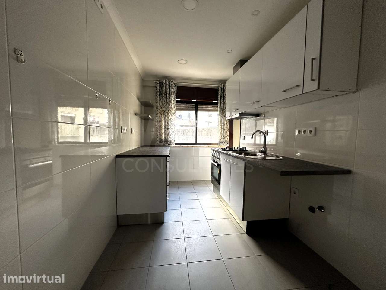 T2 Parcialmente Remodelado com Arrecadação | Brandoa - Grande imagem: 3/19