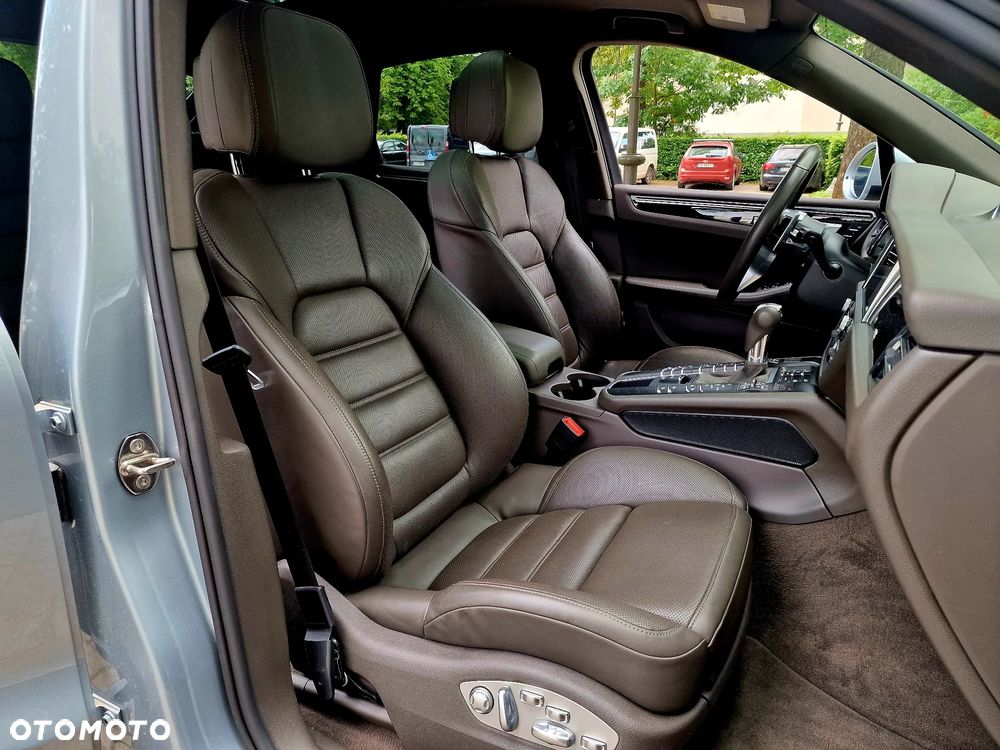 Porsche Macan - 24