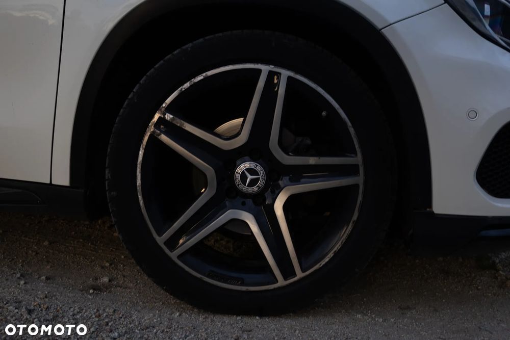 Mercedes-Benz GLA - 27