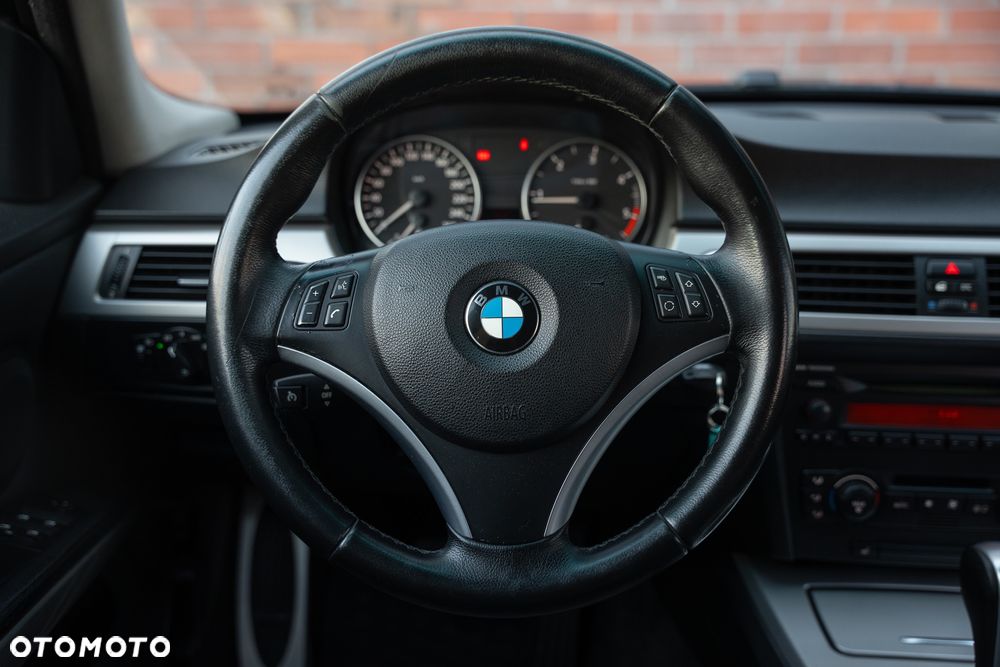 BMW Seria 3 320d DPF Edition Exclusive - 29