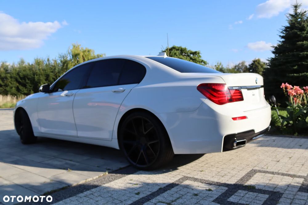 BMW Seria 7 750i - 6