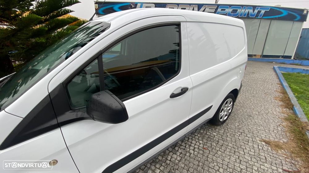 Ford Transit Courier - 20