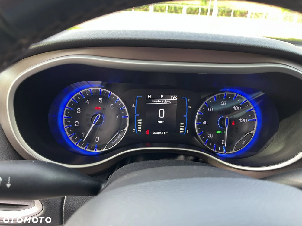 Chrysler Pacifica - 10