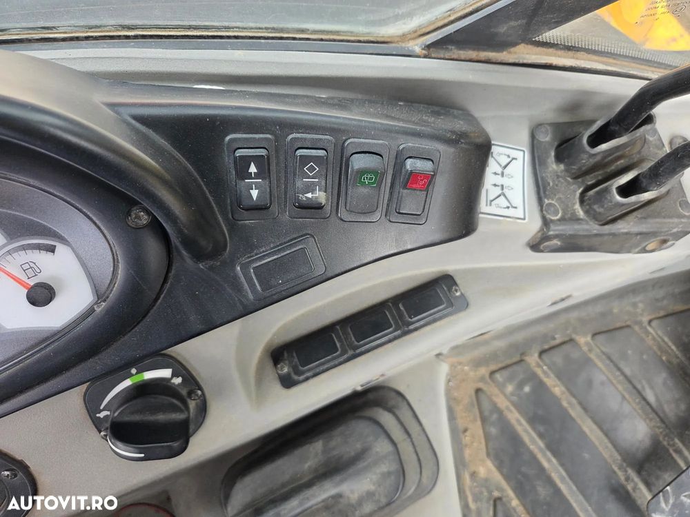 New Holland B110C, 2020, 5.117h, 110 CP, Cupa multifunctionala 4x1 cu furci, Brat excavare extensibil, fara aer conditionat, CE, lung 5,8m, latime 2,3m, Masa operatinala 8tone, Adancime  sapare 6m, posibil leasing 4 ani-PROMOTIE 39.900 EUR+Tva - 25