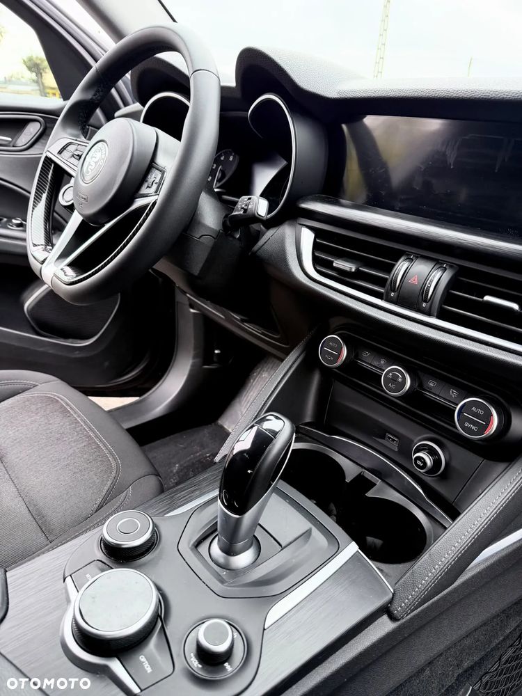Alfa Romeo Stelvio - 12