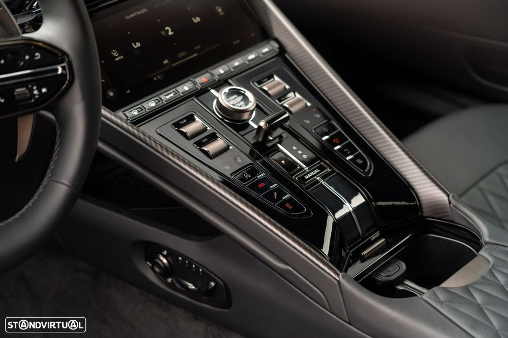 Aston Martin DB12 Coupé - 15