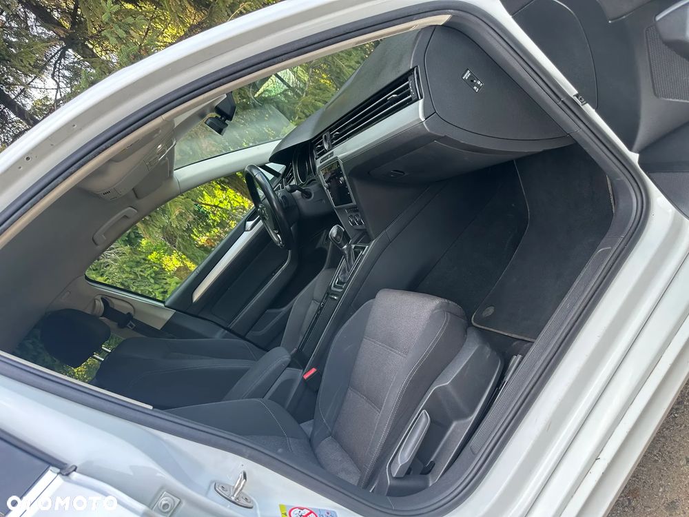 Volkswagen Passat 2.0 TDI SCR Trendline DSG - 27
