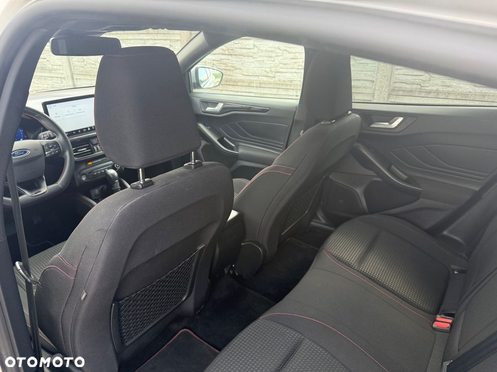 Ford Focus 1.0 EcoBoost Hybrid ST-LINE X - 18