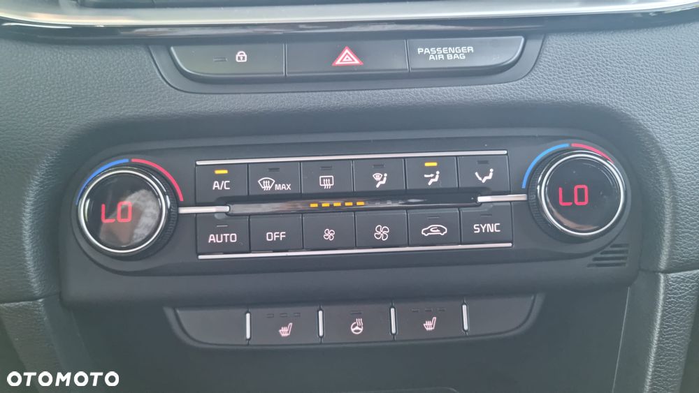 Kia Ceed 1.6 CRDi mHEV L Business Line - 16