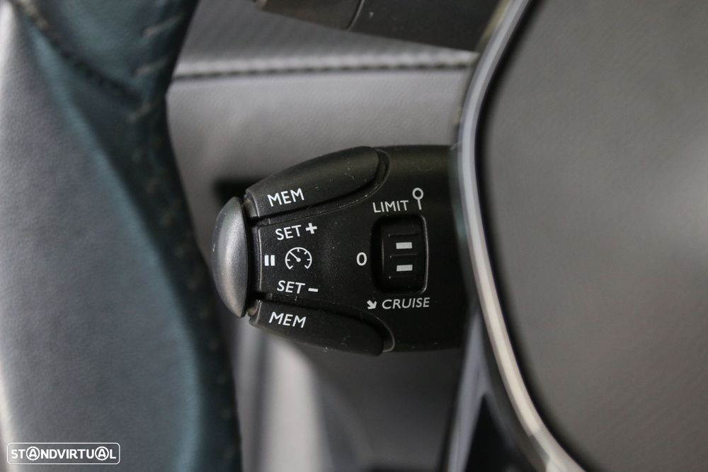Peugeot 208 1.2 PureTech Allure - 24