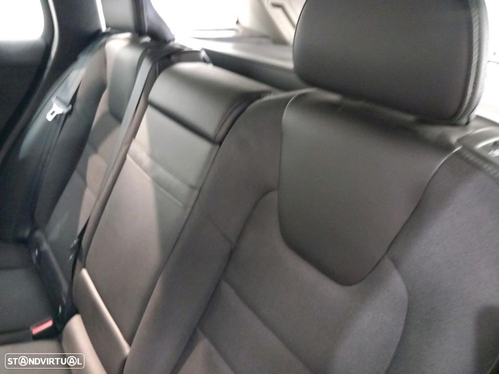 Volvo V60 2.0 D3 Momentum - 5