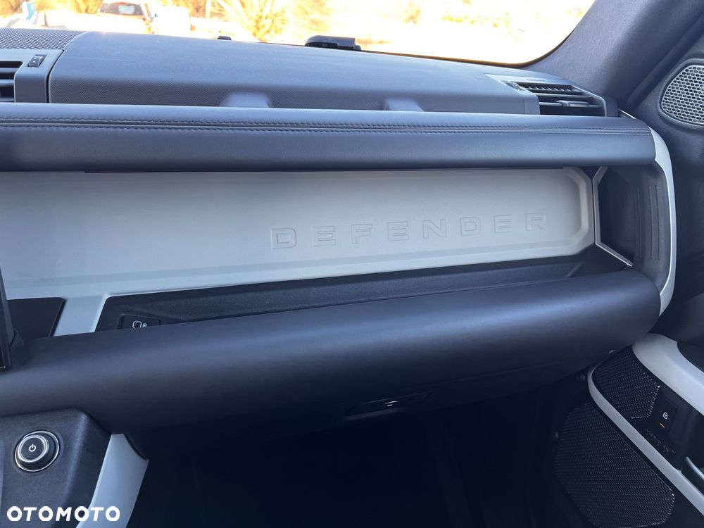 Land Rover Defender - 19