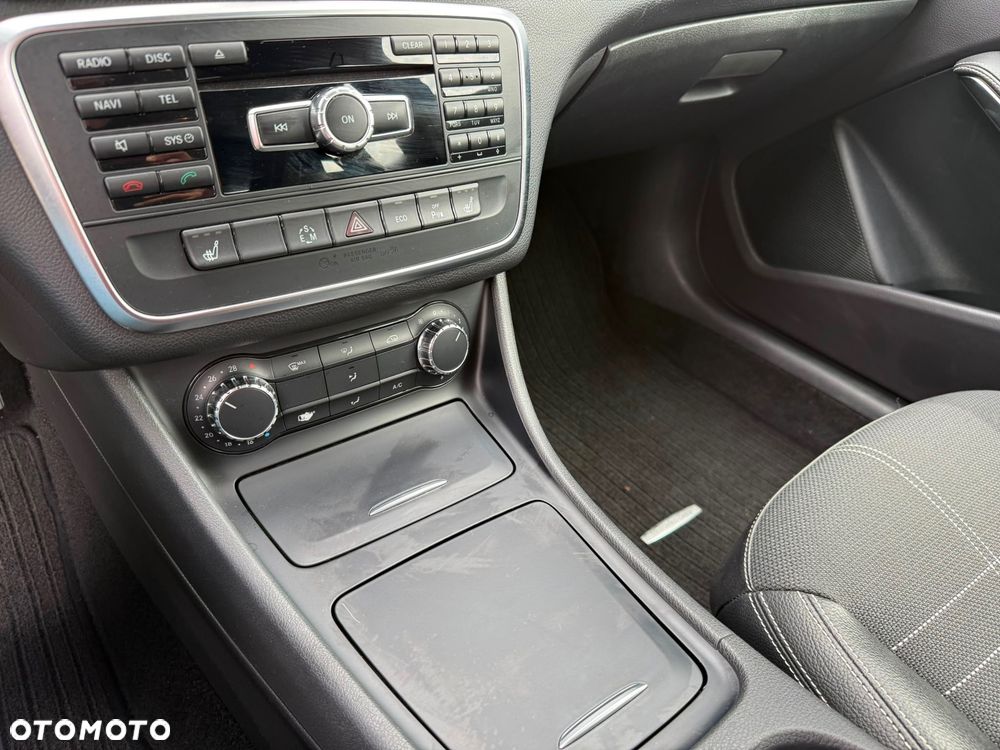 Mercedes-Benz GLA 200 7G-DCT - 17