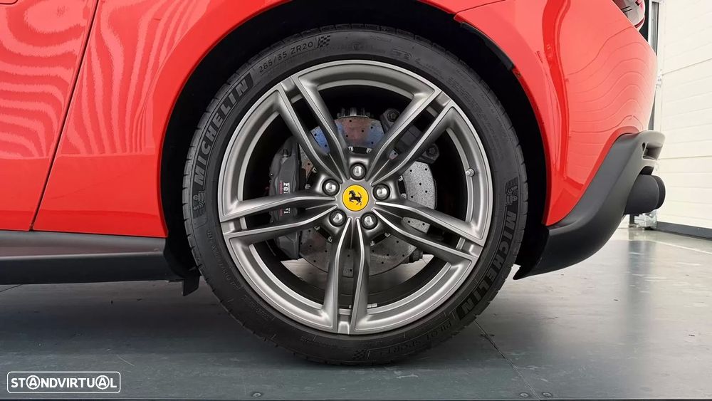 Ferrari Roma 3.9 Twin-Turbo V8 - 16