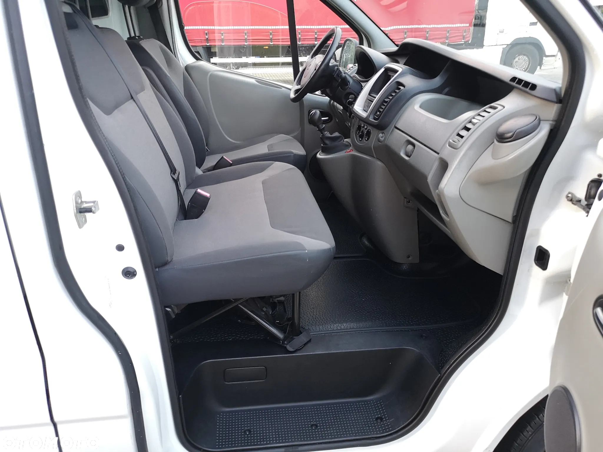 Renault TRAFIC - 6