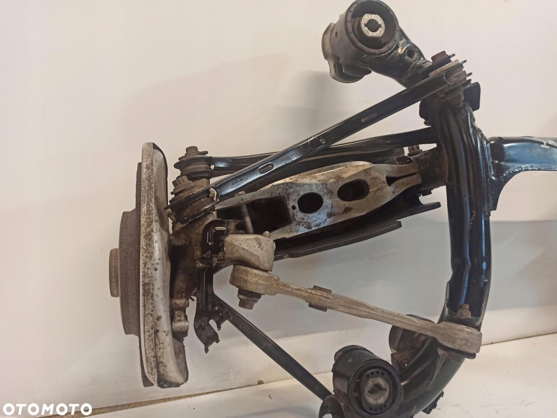 AUDI A4 B9 AVANT ZAWIESZENIE BELKA TYŁ 8W0505235AE - 2