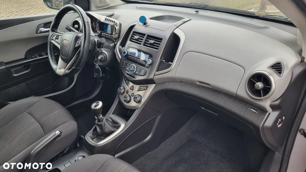 Chevrolet Aveo 1.6 LTZ - 20