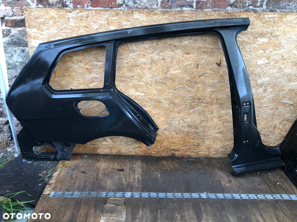R-292 . Błotnik Ćwiartka Poszycie Boczne Słupek Prawy Tył Volkswagen Golf VII Kombi Variant