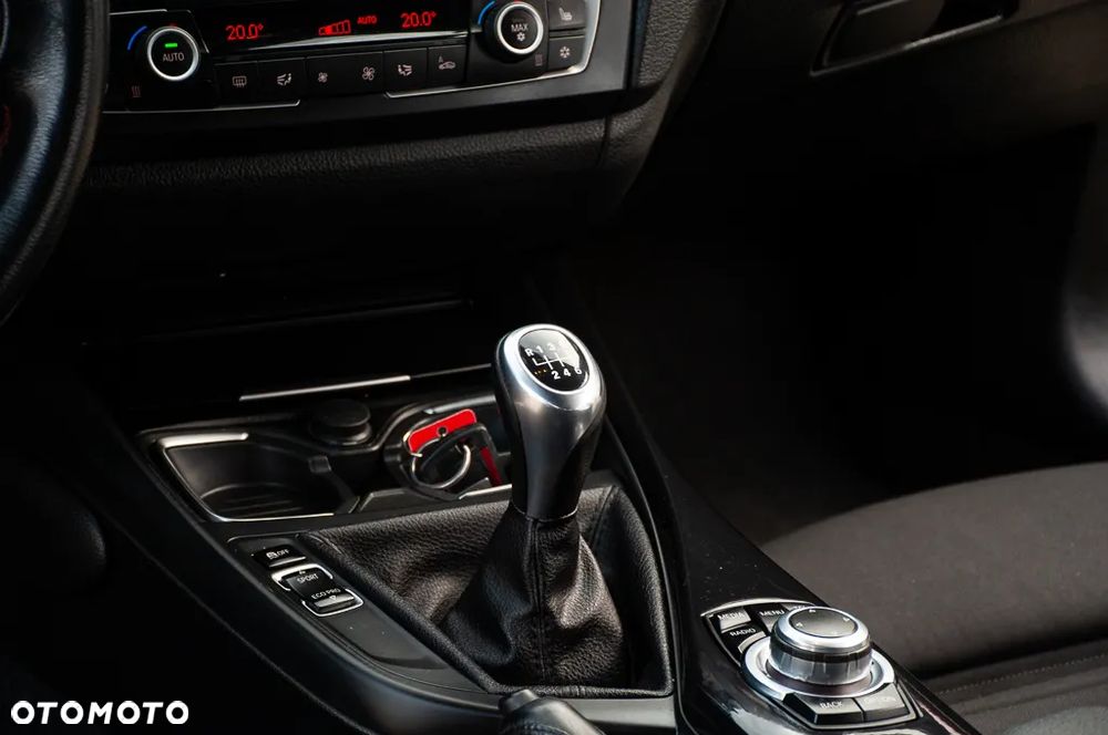 BMW Seria 1 120d Sport Line - 12