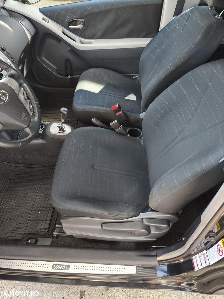 Toyota Yaris 1.3 Aut Sol - 11
