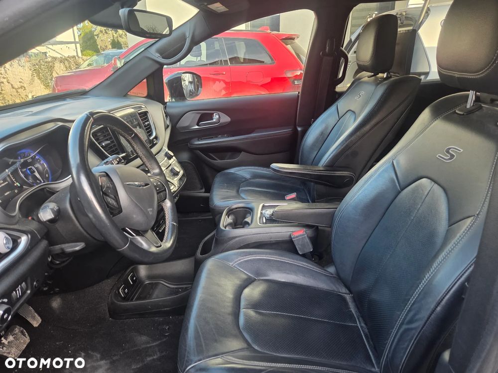 Chrysler Pacifica - 38