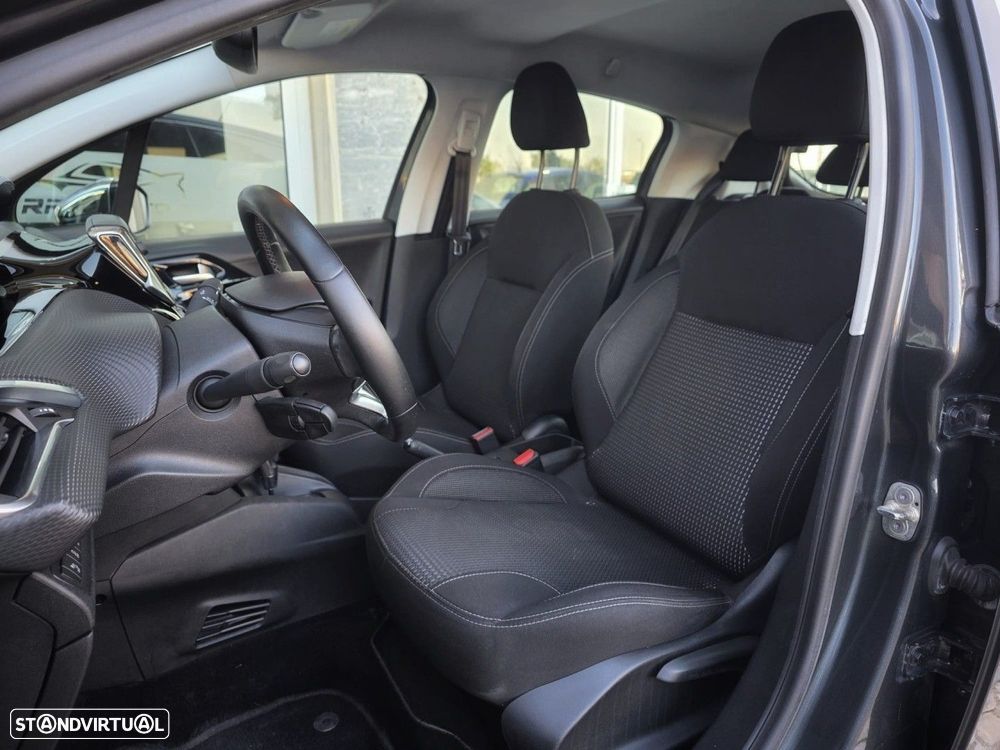 Peugeot 208 1.2 PureTech Allure EAT6 - 6