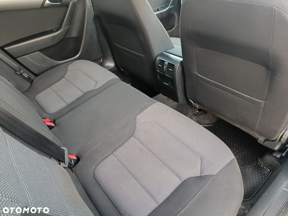 Volkswagen Passat 2.0 TDI DSG BlueMotion Technology Comfortline - 24