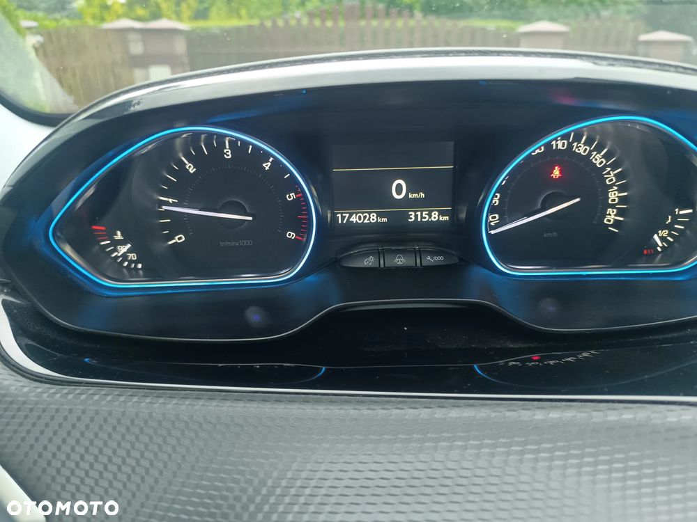 Peugeot 2008 1.6 BlueHDi Allure - 15