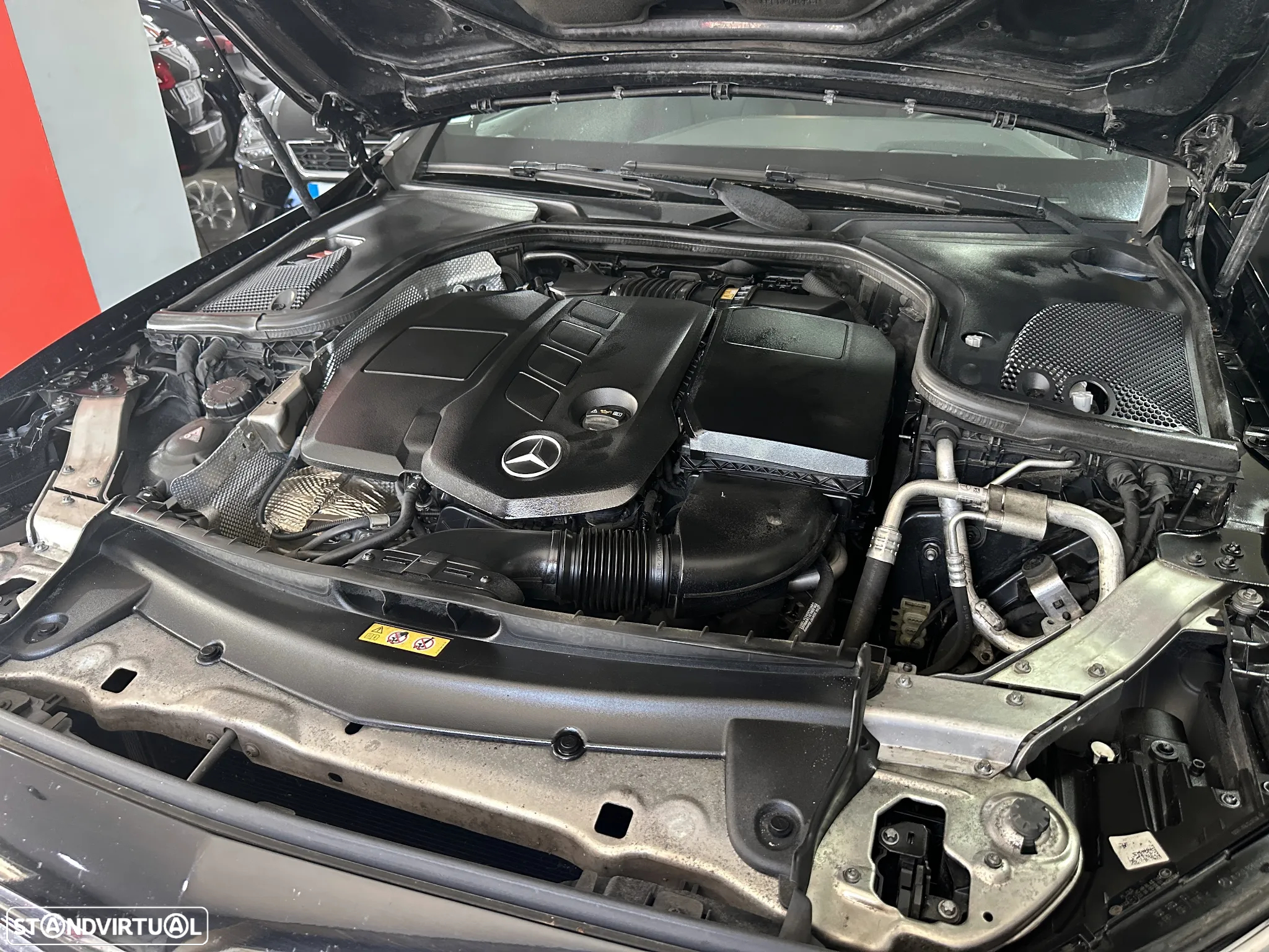 Mercedes-Benz E 220 d AMG Line - 38
