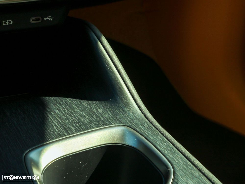 Lexus RZ 450e Luxury Bi-Tone - 37