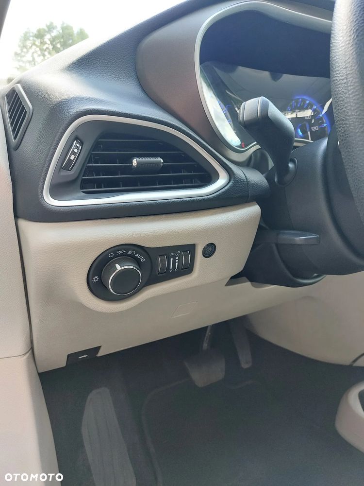 Chrysler Pacifica - 18