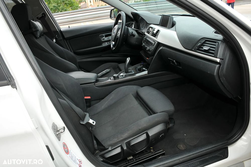 BMW Seria 3 320d Aut. - 11