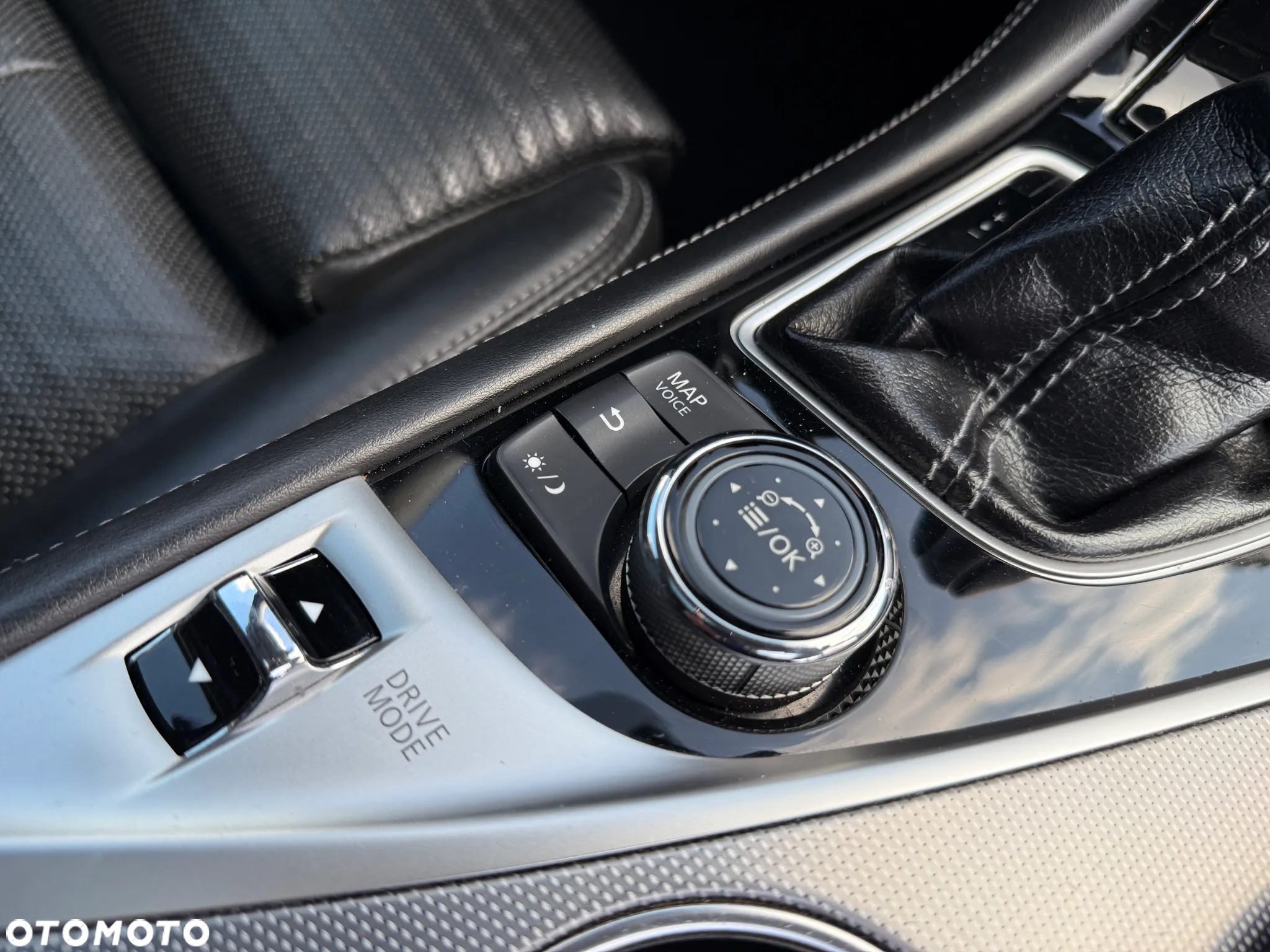 Infiniti Q50 2.0t Sport Sound Studio by Bose - 34