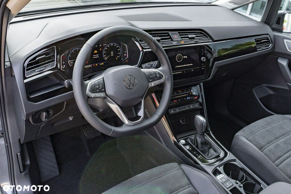Volkswagen Touran - 11