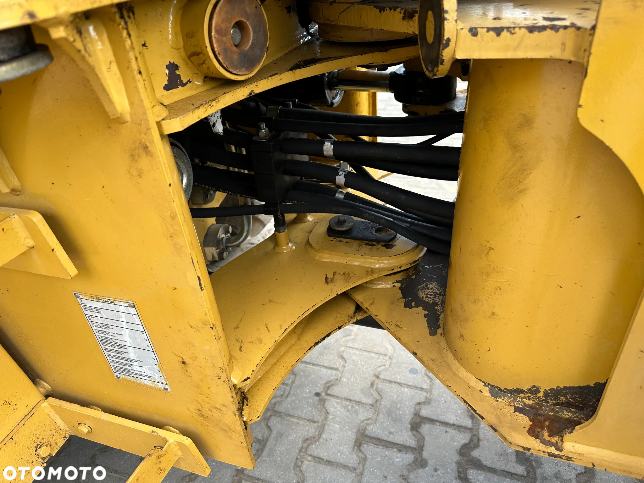 Caterpillar CAT 908 - 13
