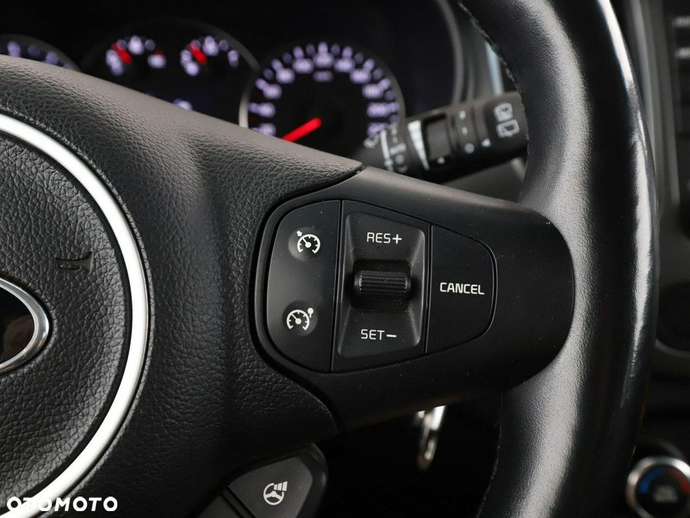 Kia Carens 1.6 GDI Dream-Team Edition - 30