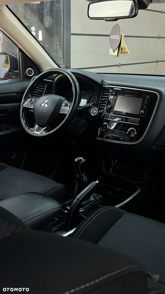 Mitsubishi Outlander 2.0 Invite + 2WD - 14