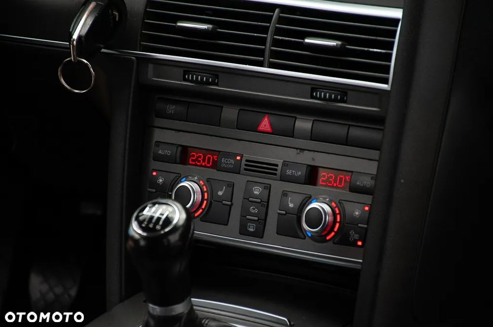 Audi A6 Limousine 2.4 - 23