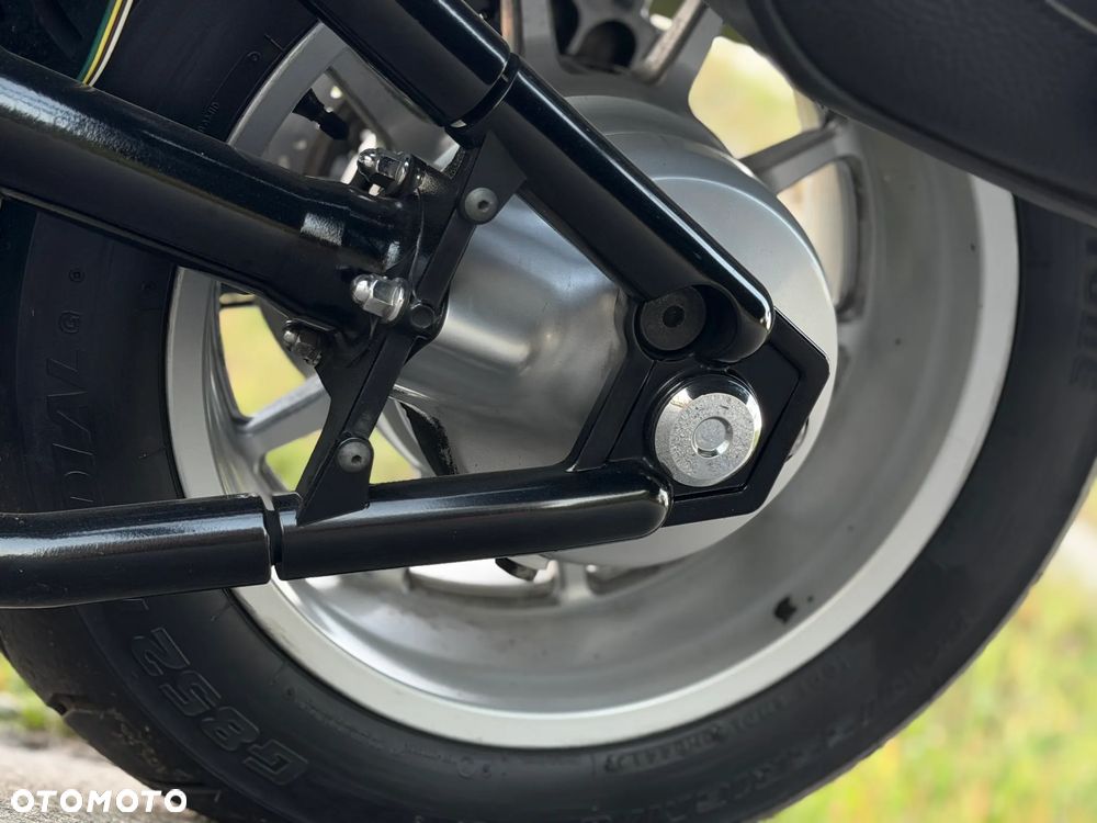 Suzuki Boulevard - 18