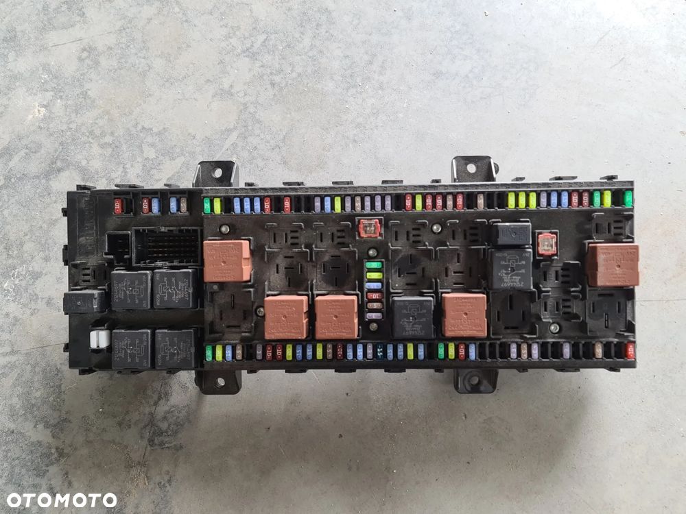 PŁYTA BEZPIECZNIKÓW RENAULT RANGE GAMA T C K 22821376 P02