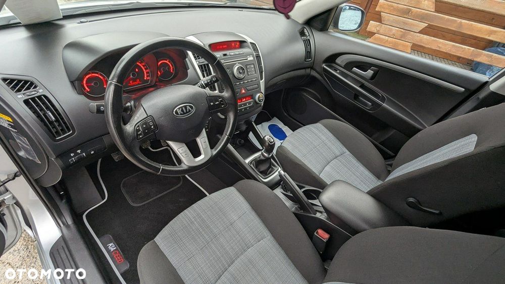 Kia Ceed - 13