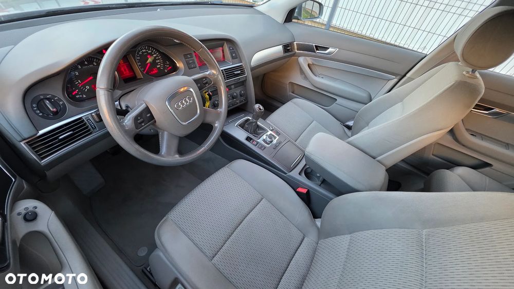 Audi A6 Avant 2.4 - 16