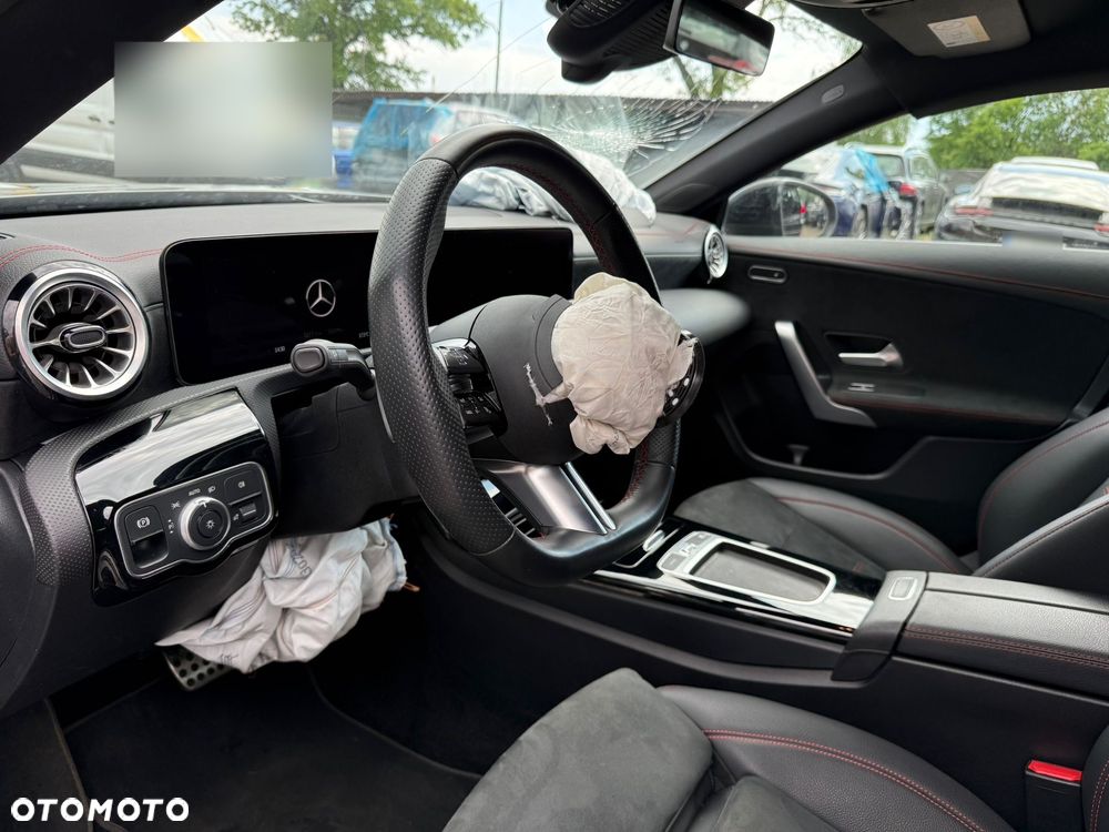 Mercedes-Benz CLA 180 AMG Line 7G-DCT - 13