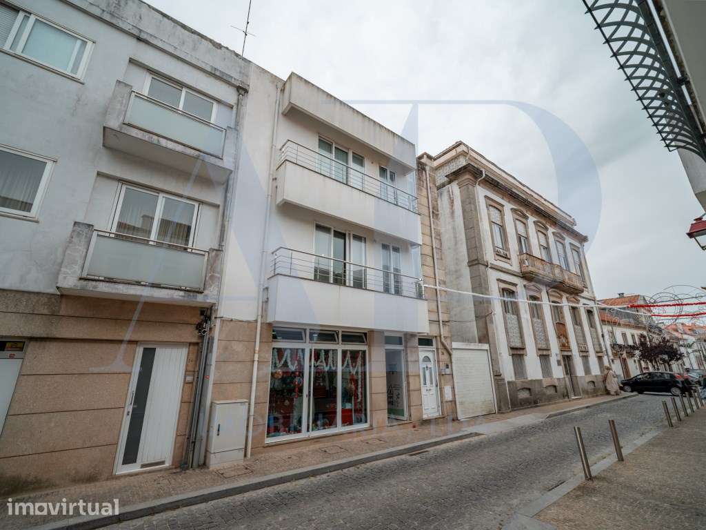 Moradia T4 com espaço comercial e logradouro no centro da Póvoa de ... - Grande imagem: 3/35