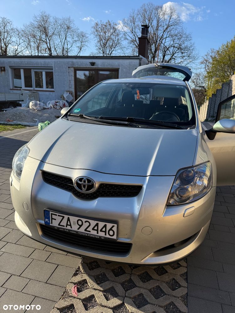 Toyota Auris 2.2 D-4D X - 1