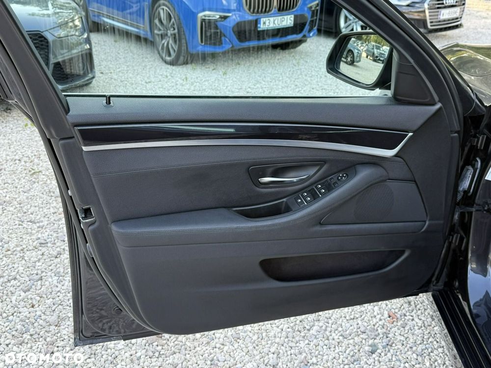 BMW Seria 5 528i Sport-Aut - 13