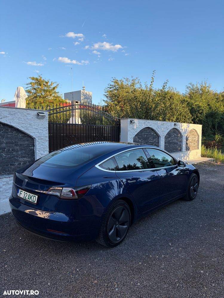 Tesla Model 3 - 5