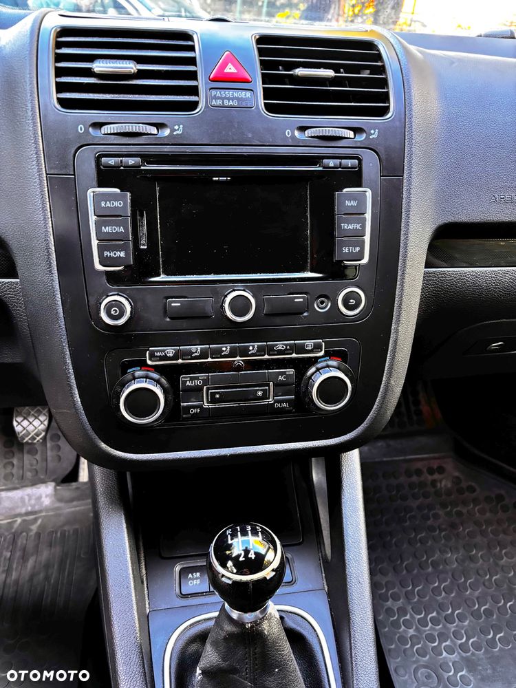 Volkswagen Jetta - 11