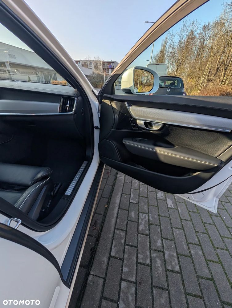 Volvo V90 Cross Country - 36